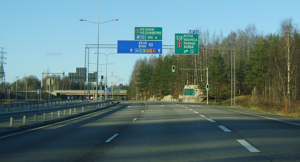 Дорога из Vuosaari Harbour Centre по Третьему автомобильному кольцу, поворот на Котку и Санкт-Петербург